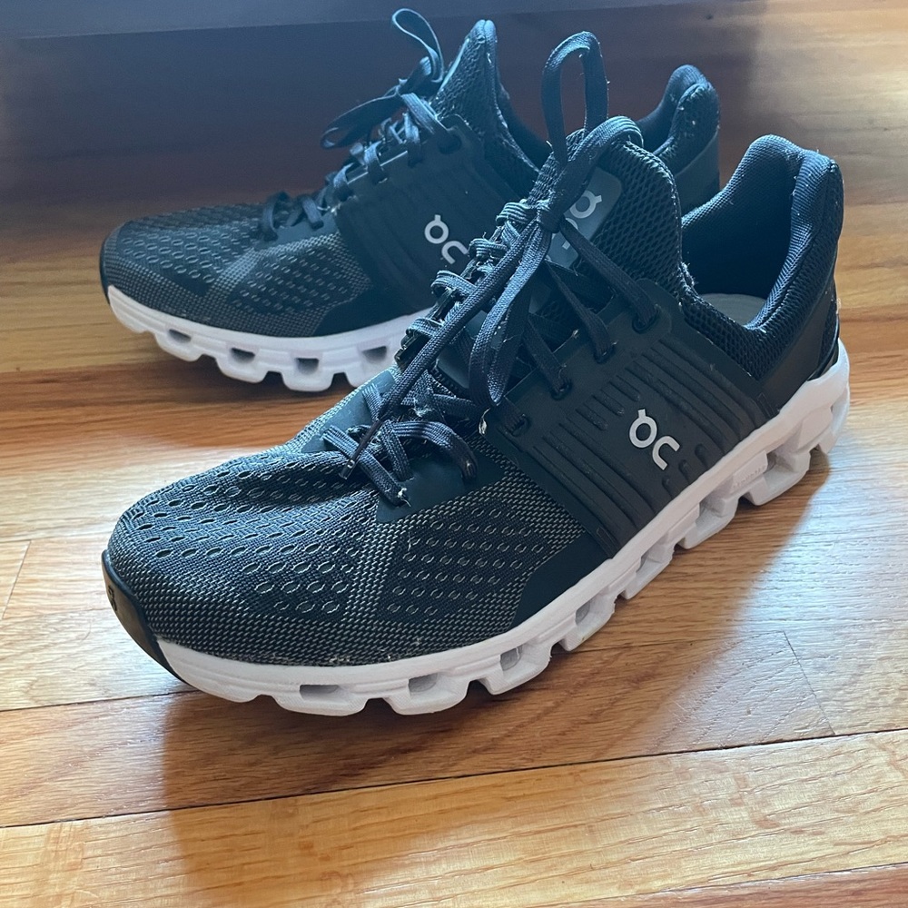 ON cloud shoes - great condition, as pictured. Size 9